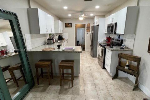 House in Homestead, Florida 4 bedrooms, 186.92 sq.m. № 1930111 - photo 7