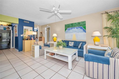 Condo in Palm Harbor, Florida, 1 bedroom  № 1906957 - photo 12