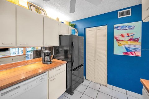 Condo in Palm Harbor, Florida, 1 bedroom  № 1906957 - photo 21