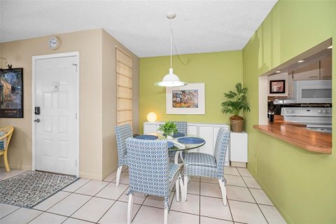Condo in Palm Harbor, Florida, 1 bedroom  № 1906957 - photo 14