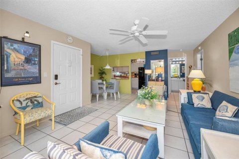 Condo in Palm Harbor, Florida, 1 bedroom  № 1906957 - photo 11