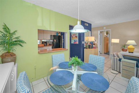 Condo in Palm Harbor, Florida, 1 bedroom  № 1906957 - photo 16