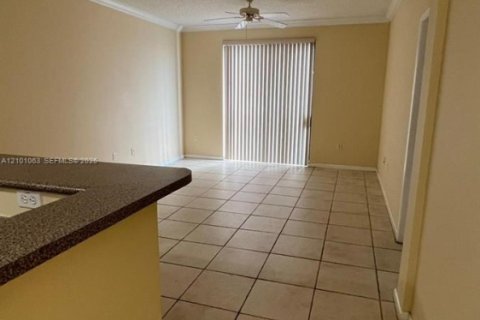 Condo in Hollywood, Florida, 1 bedroom  № 2402454 - photo 6
