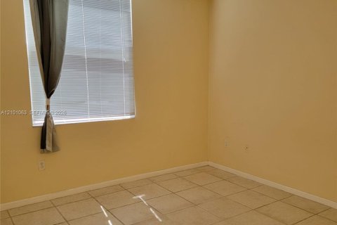 Condo in Hollywood, Florida, 1 bedroom  № 2402454 - photo 11