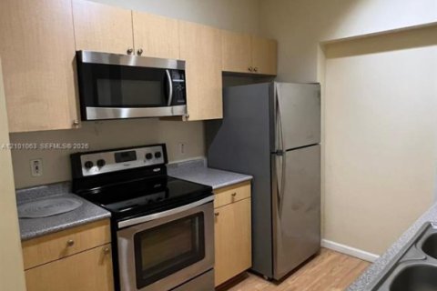 Condo in Hollywood, Florida, 1 bedroom  № 2402454 - photo 8