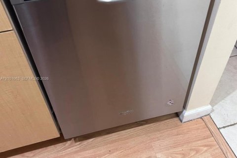 Condo in Hollywood, Florida, 1 bedroom  № 2402454 - photo 10