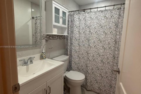 House in Miami, Florida 3 bedrooms, 114.83 sq.m. № 1646794 - photo 17