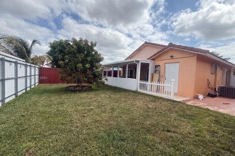 House in Miami, Florida 3 bedrooms, 114.83 sq.m. № 1646794 - photo 27