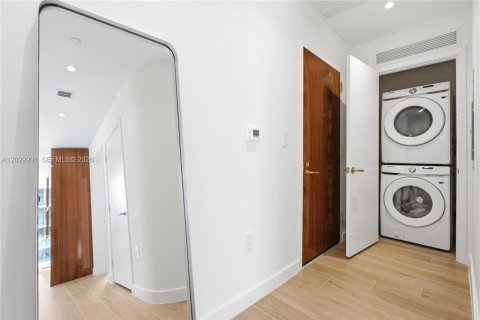 Copropriété à vendre à Miami, Floride: 2 chambres, 100.98 m2 № 2153721 - photo 14