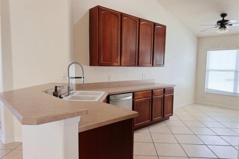 Casa en alquiler en Kissimmee, Florida, 4 dormitorios, 164.07 m2 № 1882854 - foto 12