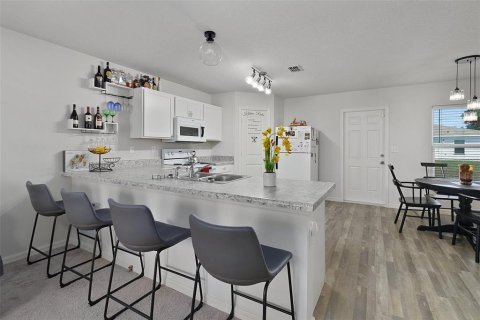 Villa ou maison à vendre à Poinciana, Floride: 4 chambres, 173.54 m2 № 2401066 - photo 8