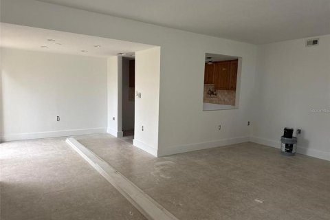 Condo in Saint Petersburg, Florida, 2 bedrooms  № 2314843 - photo 14