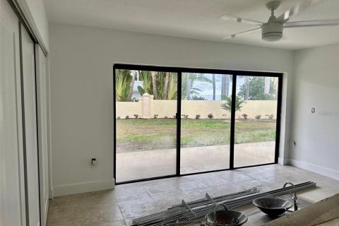 Condo in Saint Petersburg, Florida, 2 bedrooms  № 2314843 - photo 21