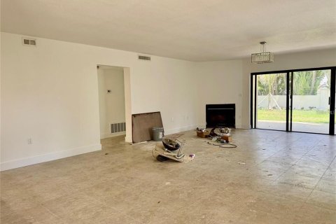 Condo in Saint Petersburg, Florida, 2 bedrooms  № 2314843 - photo 16