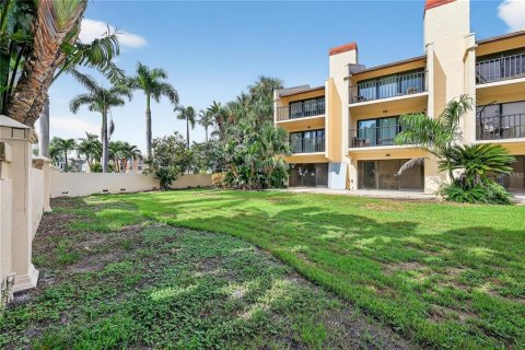 Condo in Saint Petersburg, Florida, 2 bedrooms  № 2314843 - photo 10