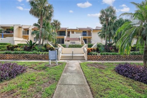 Condo in Saint Petersburg, Florida, 2 bedrooms  № 2314843 - photo 6