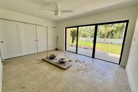 Condo in Saint Petersburg, Florida, 2 bedrooms  № 2314843 - photo 15