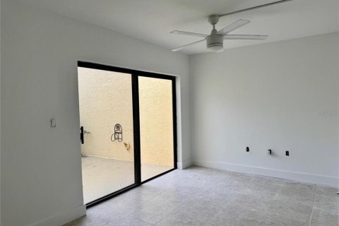 Condo in Saint Petersburg, Florida, 2 bedrooms  № 2314843 - photo 23