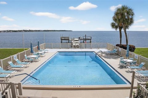Condo in Saint Petersburg, Florida, 2 bedrooms  № 2314843 - photo 4