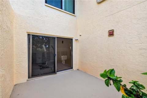 Condo in Saint Petersburg, Florida, 2 bedrooms  № 2314843 - photo 11