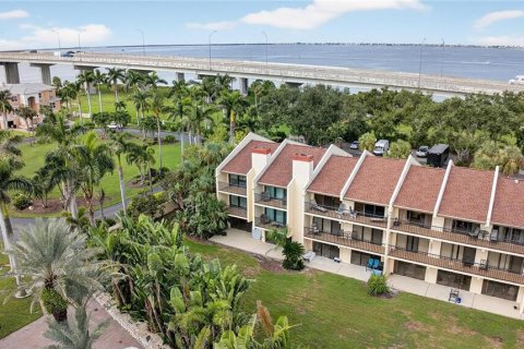 Condo in Saint Petersburg, Florida, 2 bedrooms  № 2314843 - photo 2