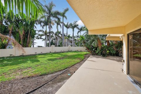 Condo in Saint Petersburg, Florida, 2 bedrooms  № 2314843 - photo 13