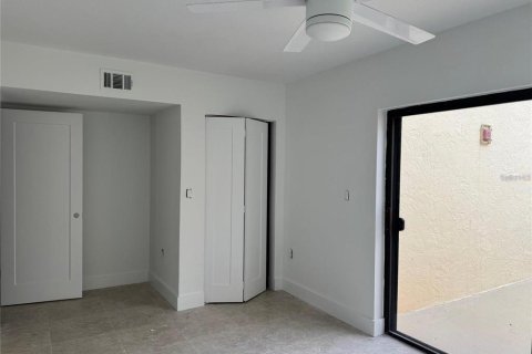 Condo in Saint Petersburg, Florida, 2 bedrooms  № 2314843 - photo 22