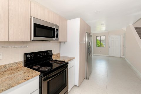 Adosado en venta en Fort Lauderdale, Florida, 3 dormitorios, 95.88 m2 № 2023200 - foto 10