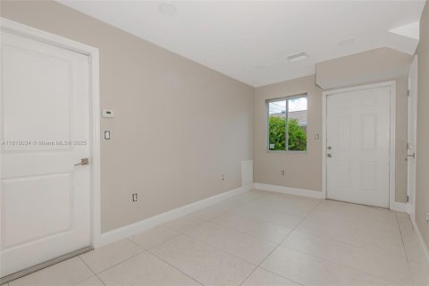 Adosado en venta en Fort Lauderdale, Florida, 3 dormitorios, 95.88 m2 № 2023200 - foto 4