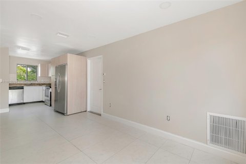 Adosado en venta en Fort Lauderdale, Florida, 3 dormitorios, 95.88 m2 № 2023200 - foto 7