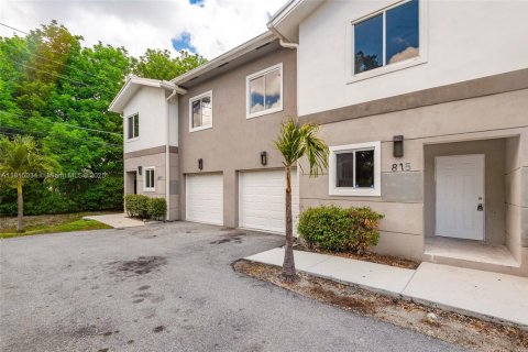 Adosado en venta en Fort Lauderdale, Florida, 3 dormitorios, 95.88 m2 № 2023200 - foto 2