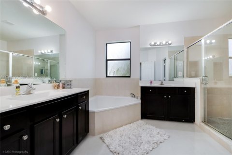 Casa en venta en Homestead, Florida, 3 dormitorios, 200.67 m2 № 2008292 - foto 12