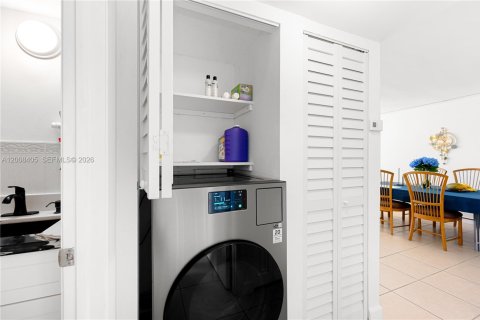 Купить кондоминиум в Тамарак, Флорида 2 спальни, 92.44м2, № 2073181 - фото 16