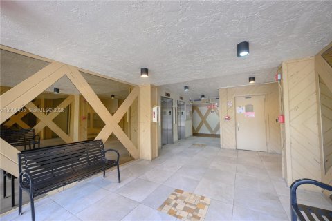 Купить кондоминиум в Тамарак, Флорида 2 спальни, 92.44м2, № 2073181 - фото 24