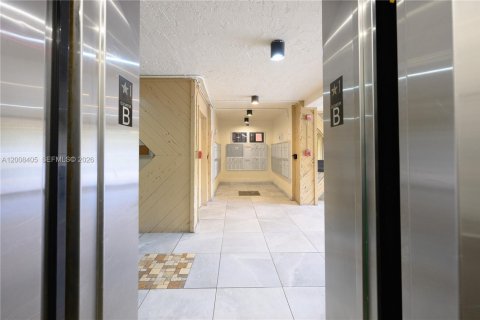 Купить кондоминиум в Тамарак, Флорида 2 спальни, 92.44м2, № 2073181 - фото 25