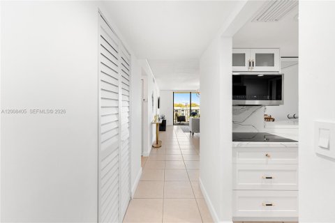 Купить кондоминиум в Тамарак, Флорида 2 спальни, 92.44м2, № 2073181 - фото 7