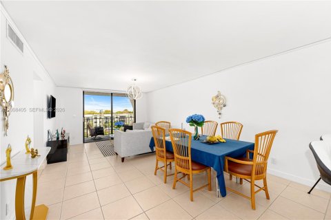 Купить кондоминиум в Тамарак, Флорида 2 спальни, 92.44м2, № 2073181 - фото 8