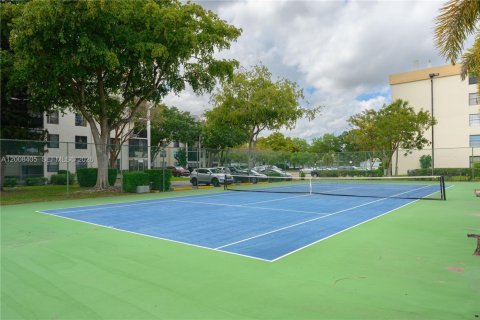 Купить кондоминиум в Тамарак, Флорида 2 спальни, 92.44м2, № 2073181 - фото 30