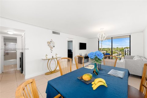 Купить кондоминиум в Тамарак, Флорида 2 спальни, 92.44м2, № 2073181 - фото 9