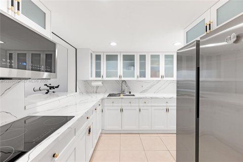 Купить кондоминиум в Тамарак, Флорида 2 спальни, 92.44м2, № 2073181 - фото 2