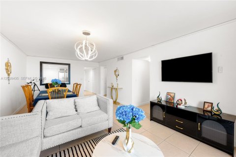 Купить кондоминиум в Тамарак, Флорида 2 спальни, 92.44м2, № 2073181 - фото 12