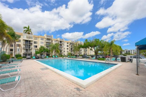 Купить кондоминиум в Тамарак, Флорида 2 спальни, 92.44м2, № 2073181 - фото 29