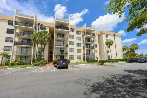 Купить кондоминиум в Тамарак, Флорида 2 спальни, 92.44м2, № 2073181 - фото 27