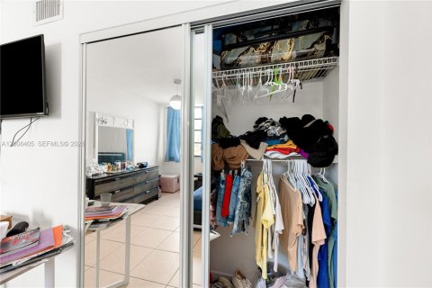 Купить кондоминиум в Тамарак, Флорида 2 спальни, 92.44м2, № 2073181 - фото 14