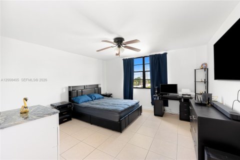 Купить кондоминиум в Тамарак, Флорида 2 спальни, 92.44м2, № 2073181 - фото 17