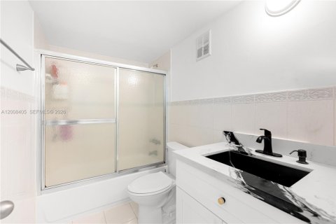 Купить кондоминиум в Тамарак, Флорида 2 спальни, 92.44м2, № 2073181 - фото 15