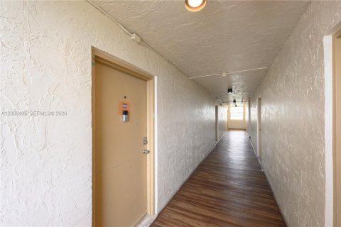 Купить кондоминиум в Тамарак, Флорида 2 спальни, 92.44м2, № 2073181 - фото 26
