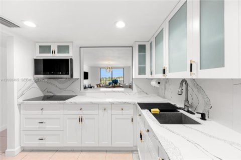 Купить кондоминиум в Тамарак, Флорида 2 спальни, 92.44м2, № 2073181 - фото 4