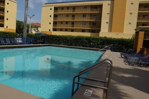 Condo in Miami, Florida, 1 bedroom  № 2026618 - photo 9
