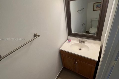 Condo in Miami, Florida, 1 bedroom  № 2026618 - photo 4